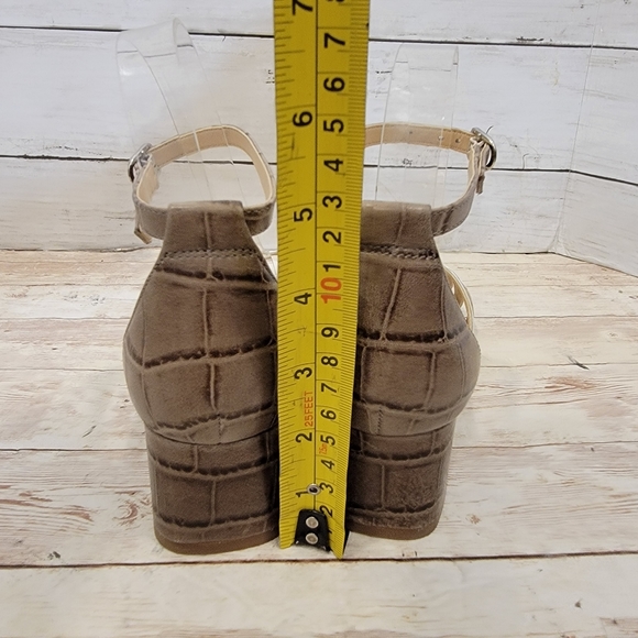 Gold & Rouge white leather and embossed croc block heel sandals - Picture 8 of 13